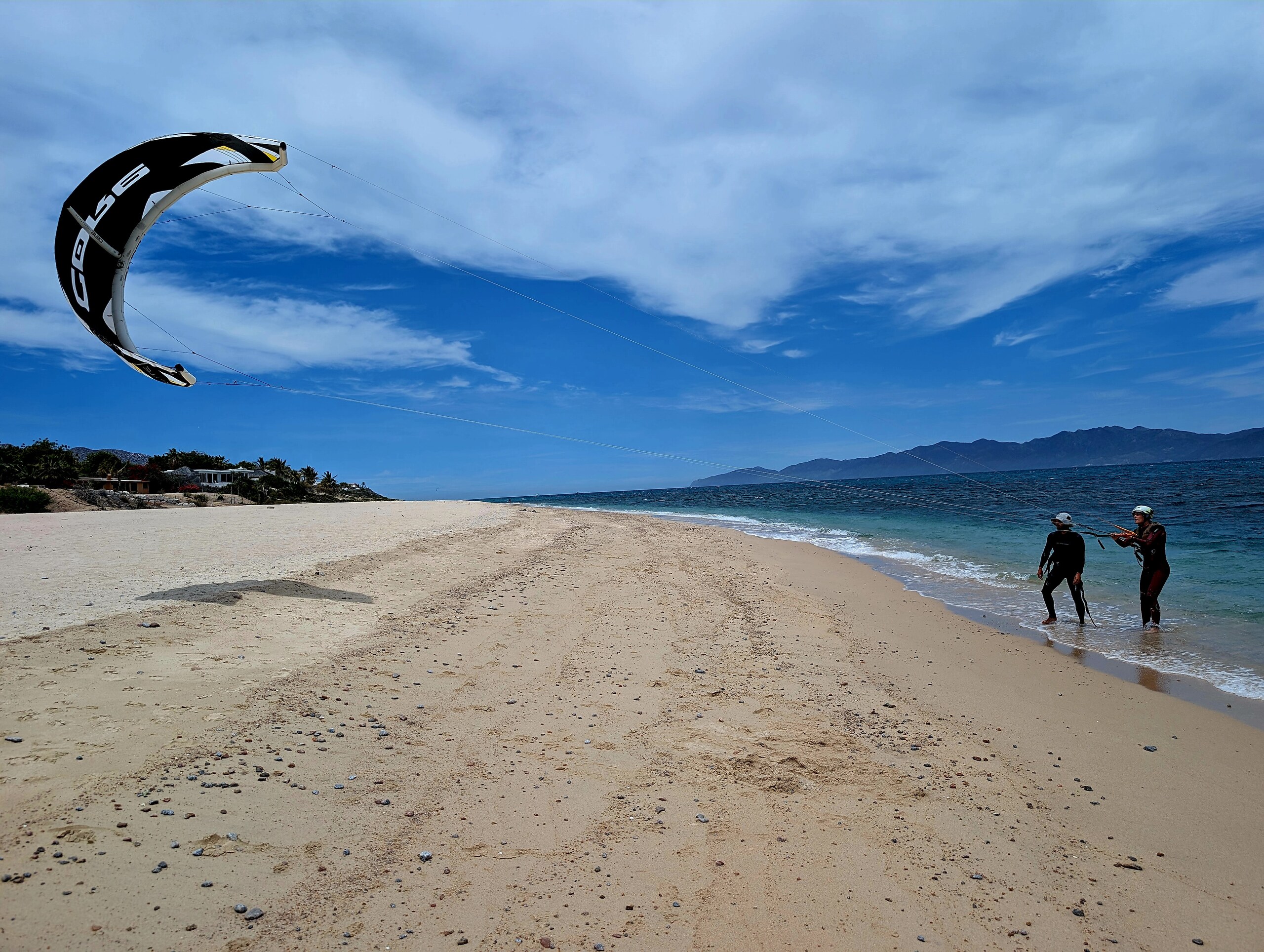 Kiteboarding lesson on the beach in Baja California Sur